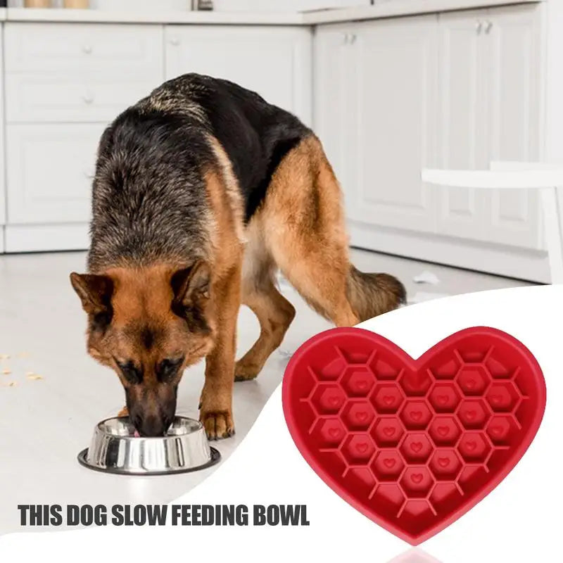 Silicone Slow Feeder Heart Shape Licking Pad Dog Non-Slip Slow Food Bowl Feeding Lickmat for Cats Dogs Anti-Choking Feeder