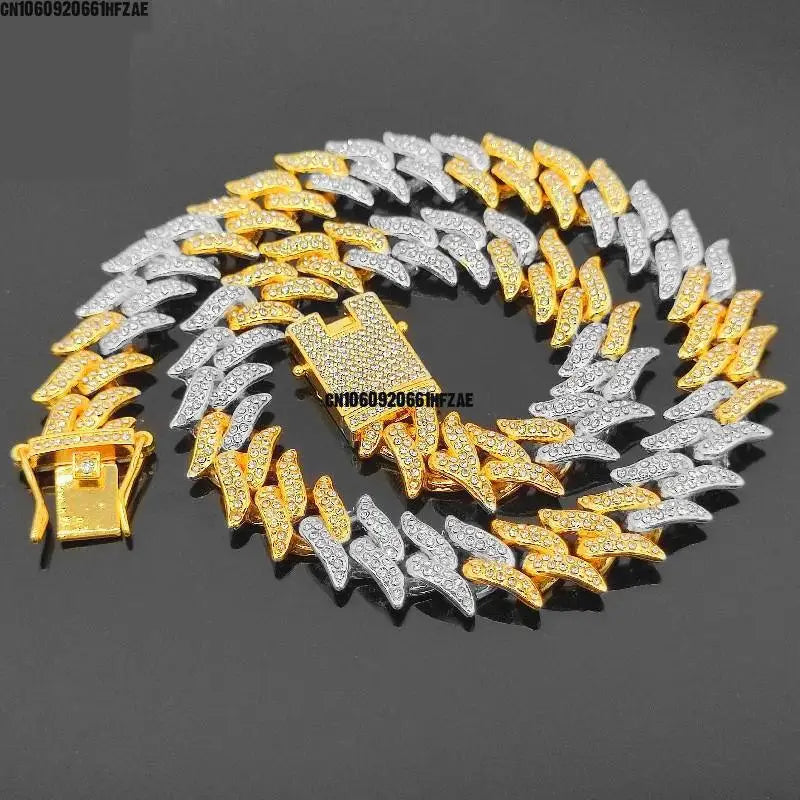 Luxury Designer Thorn Cat Dog Collars Bling Diamondd Cuban Chain Dogs Necklace Gold Silver Biocolor Pet Jewelry Accessories 16mm